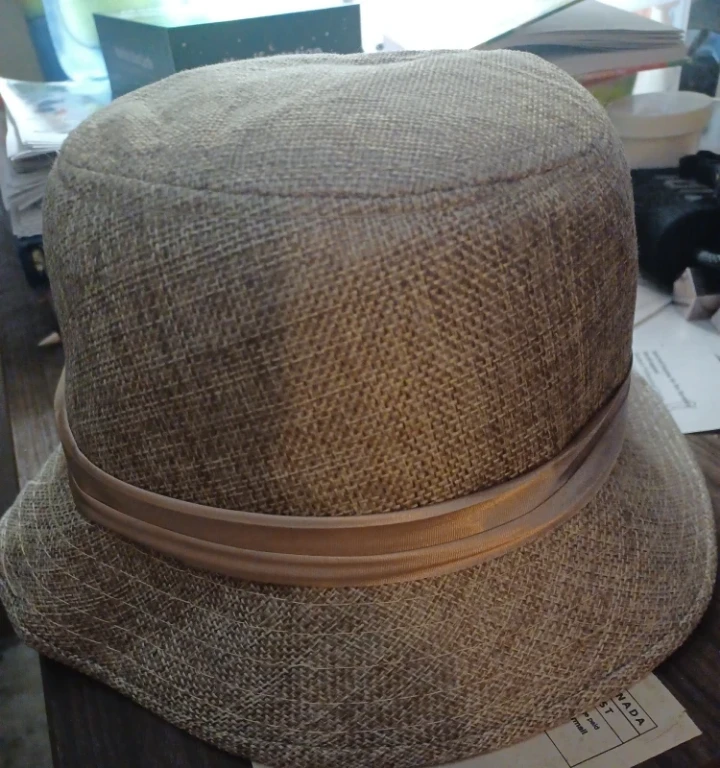 Elegant Beige Dress Hat with Floral Detail - photo 2