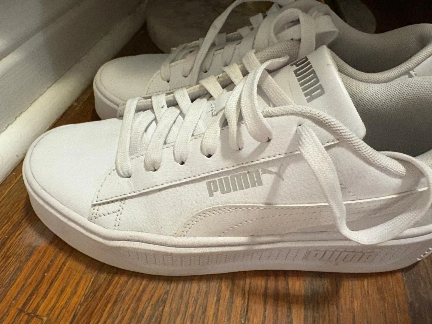 Puma White Sneakers - Women's Size 8 image indicator(2)