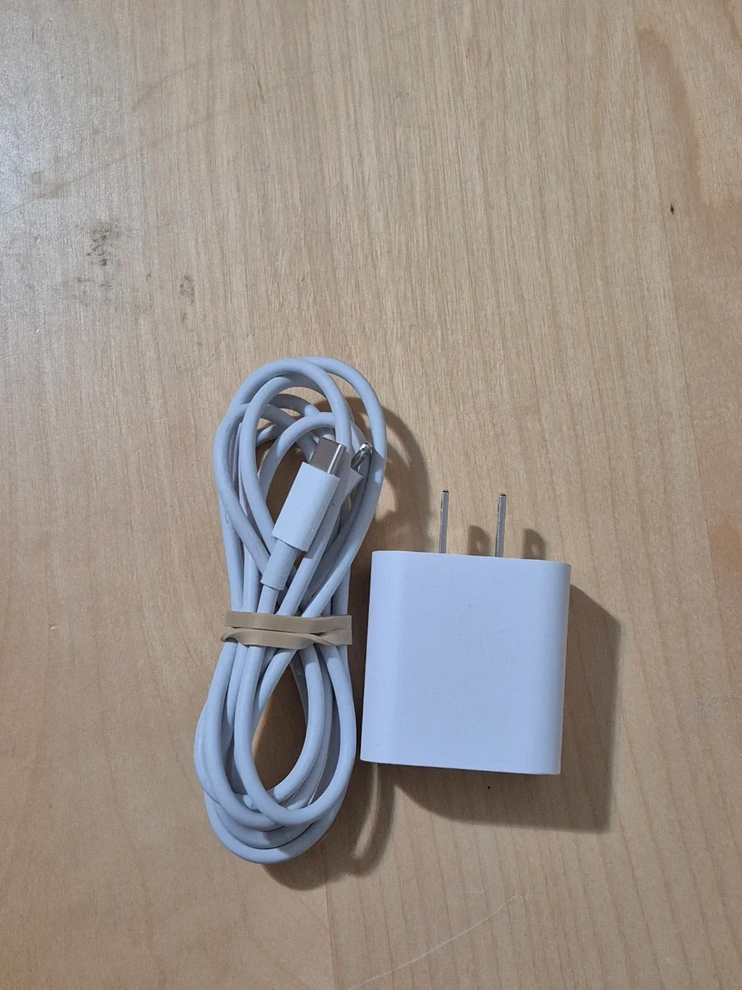 LN)USB-C Charger & Cable iPhones thumbnail