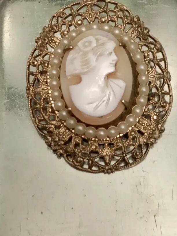 Antique Hand-Carved Shell Cameo Brooch