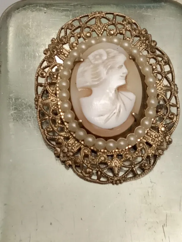 Antique Hand-Carved Shell Cameo Brooch