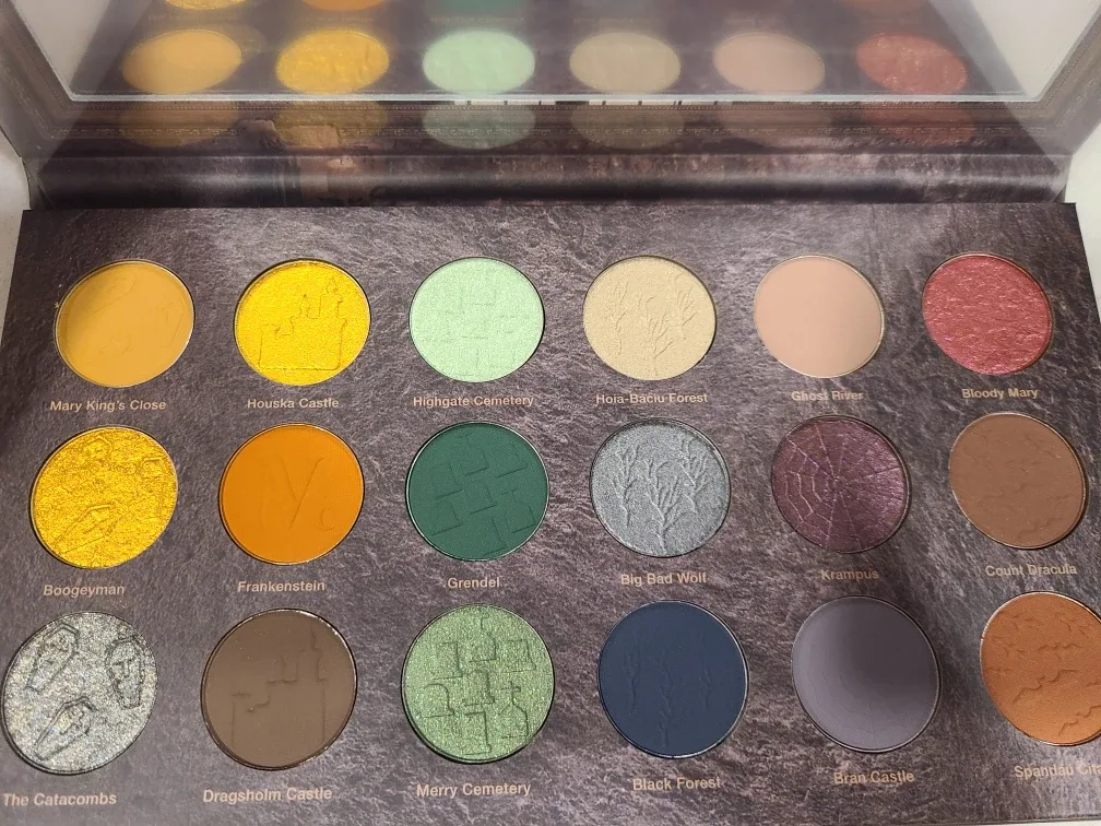 Nomad Haunted Europe Eyeshadow Palette image indicator(3)