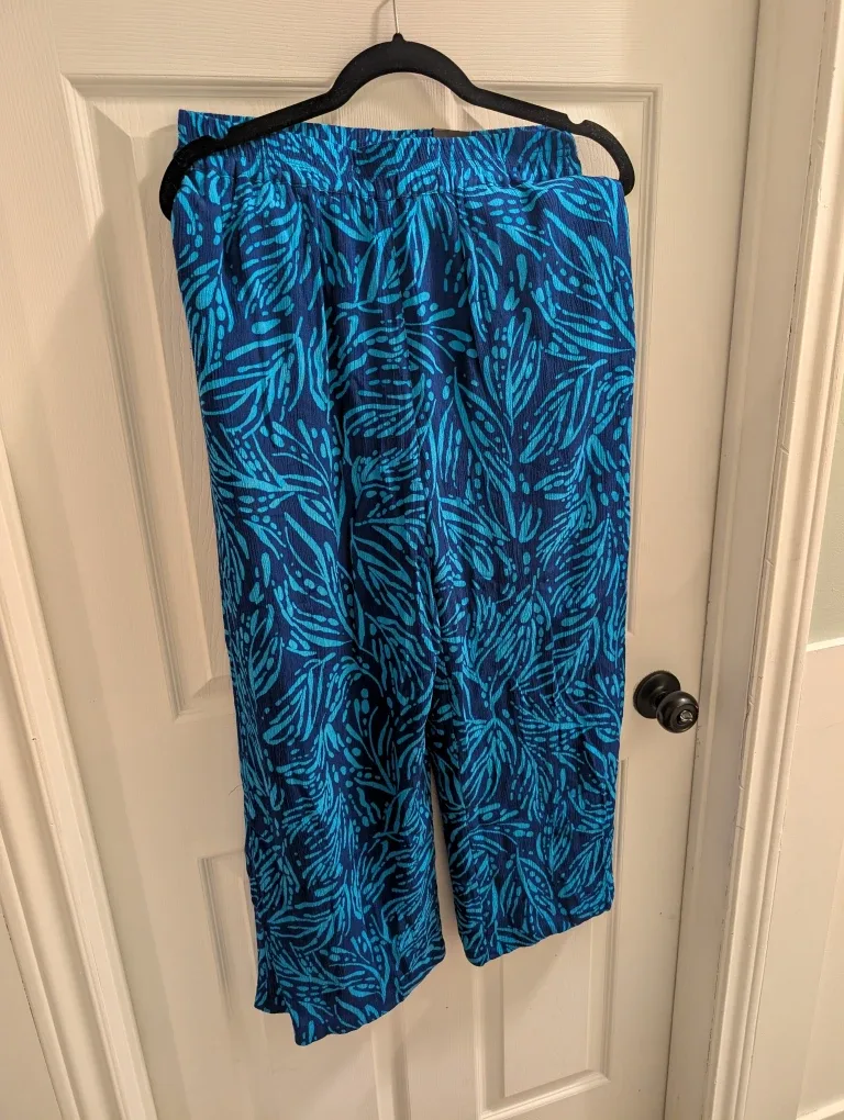 Wide Leg Cropped Pants - Size 8