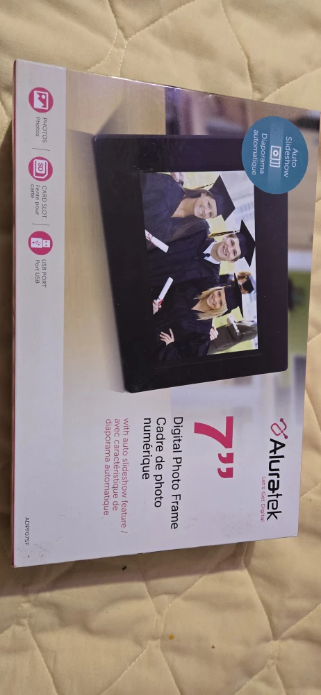 Aluratek 7" Digital Photo Frame - New in Box!