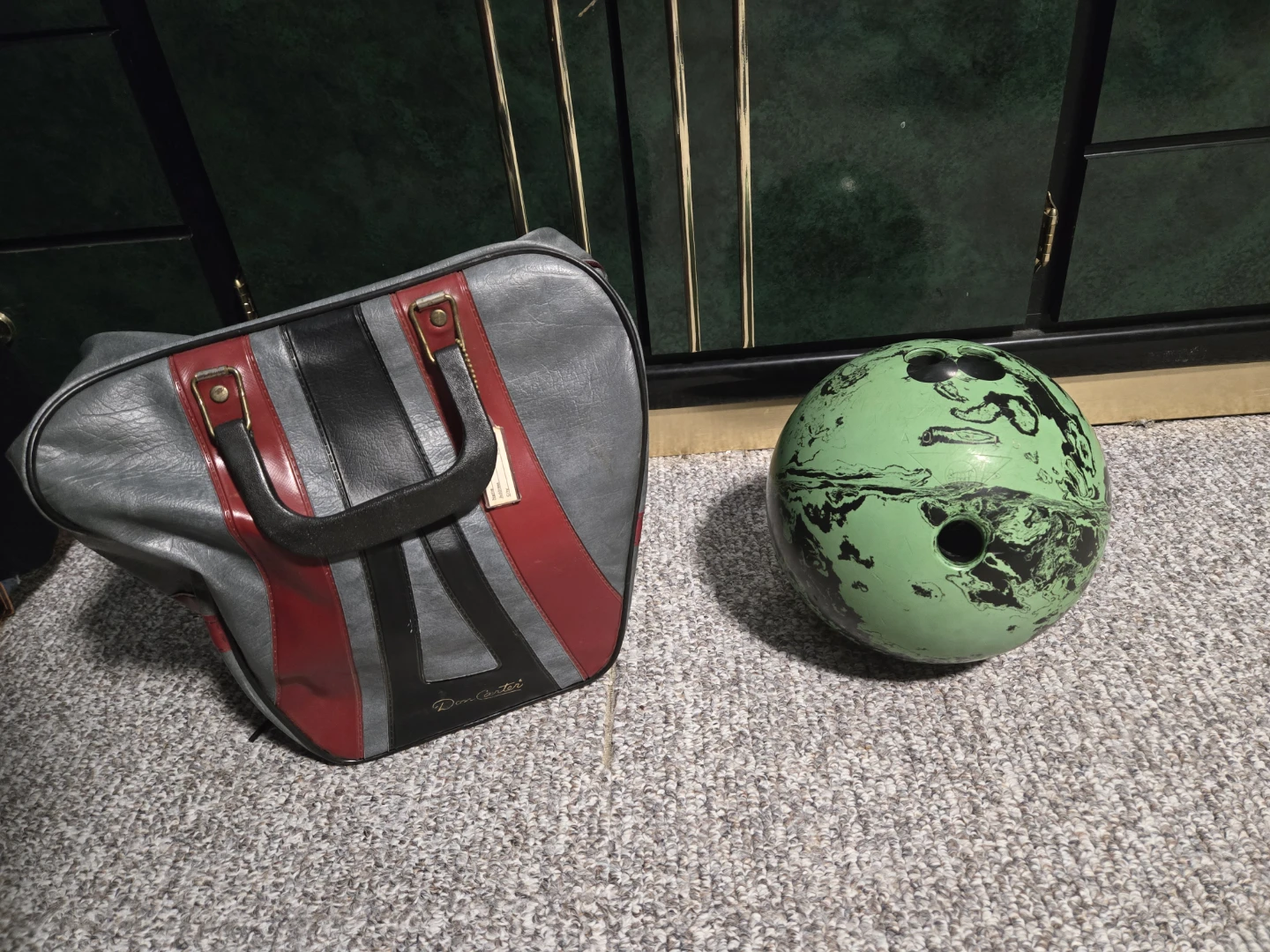 Vintage Bowling Bag & Ball - photo 2