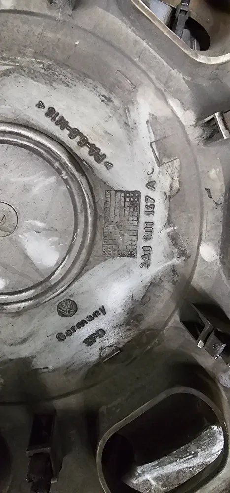 Volkswagen Wheel Cover 3A0 601 147 A image indicator(3)