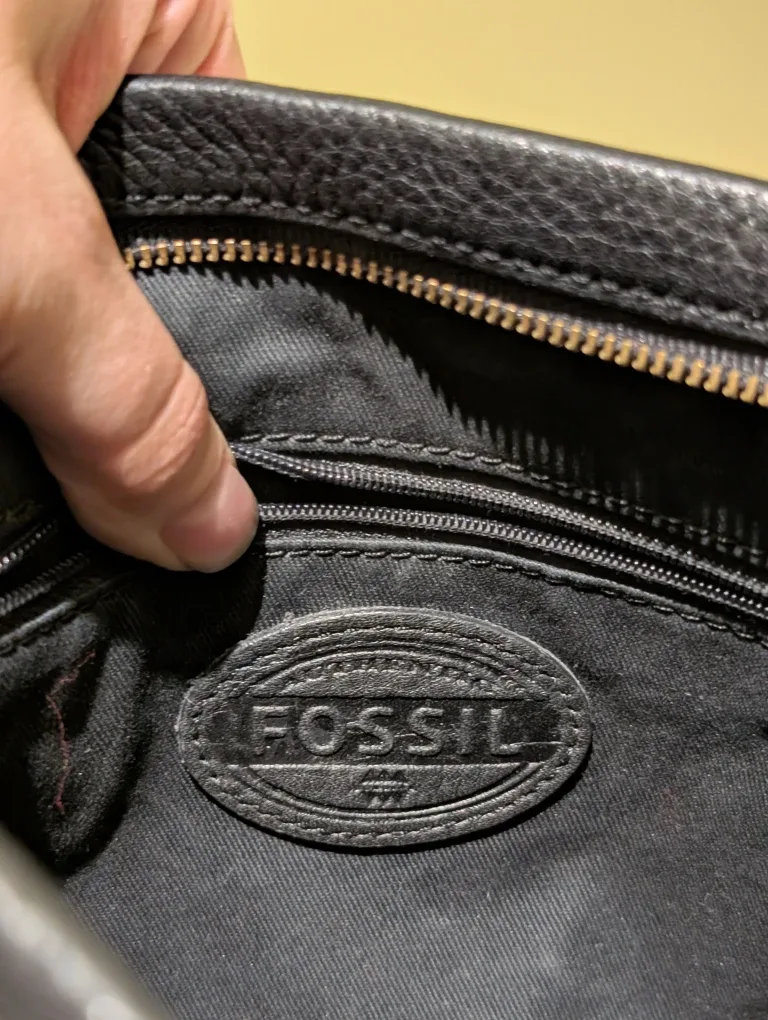 Fossil Black Leather Crossbody Bag image indicator(2)
