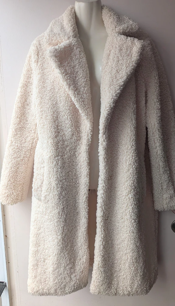 Cream Boucle Coat Size MEDIUM - photo 3