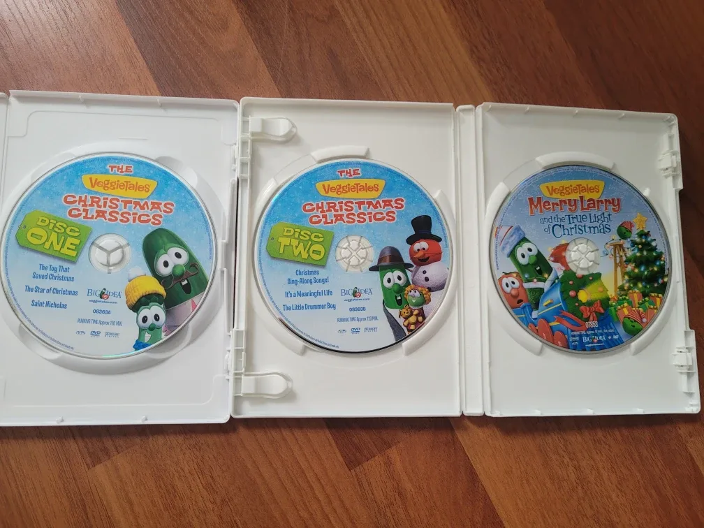 VeggieTales Christmas Classics DVD Set image indicator(2)