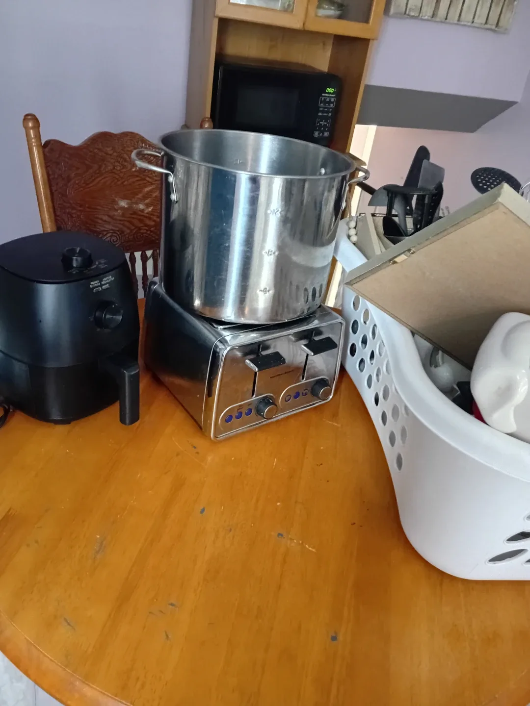 Kitchen Lot - Pot, Toaster, Air Fryer, & More! image indicator(2)