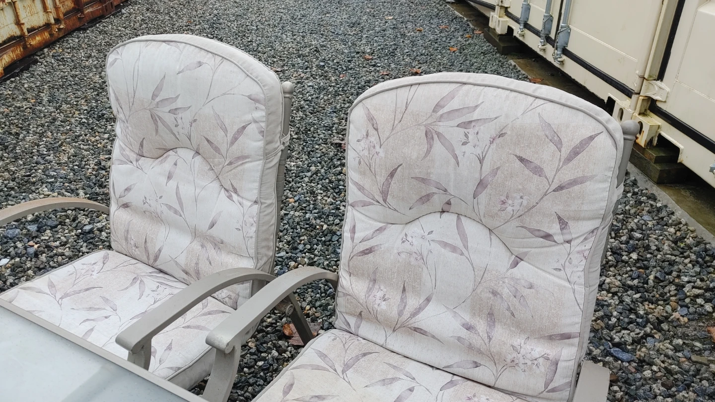 Patio Table with 6 Chairs - photo 5