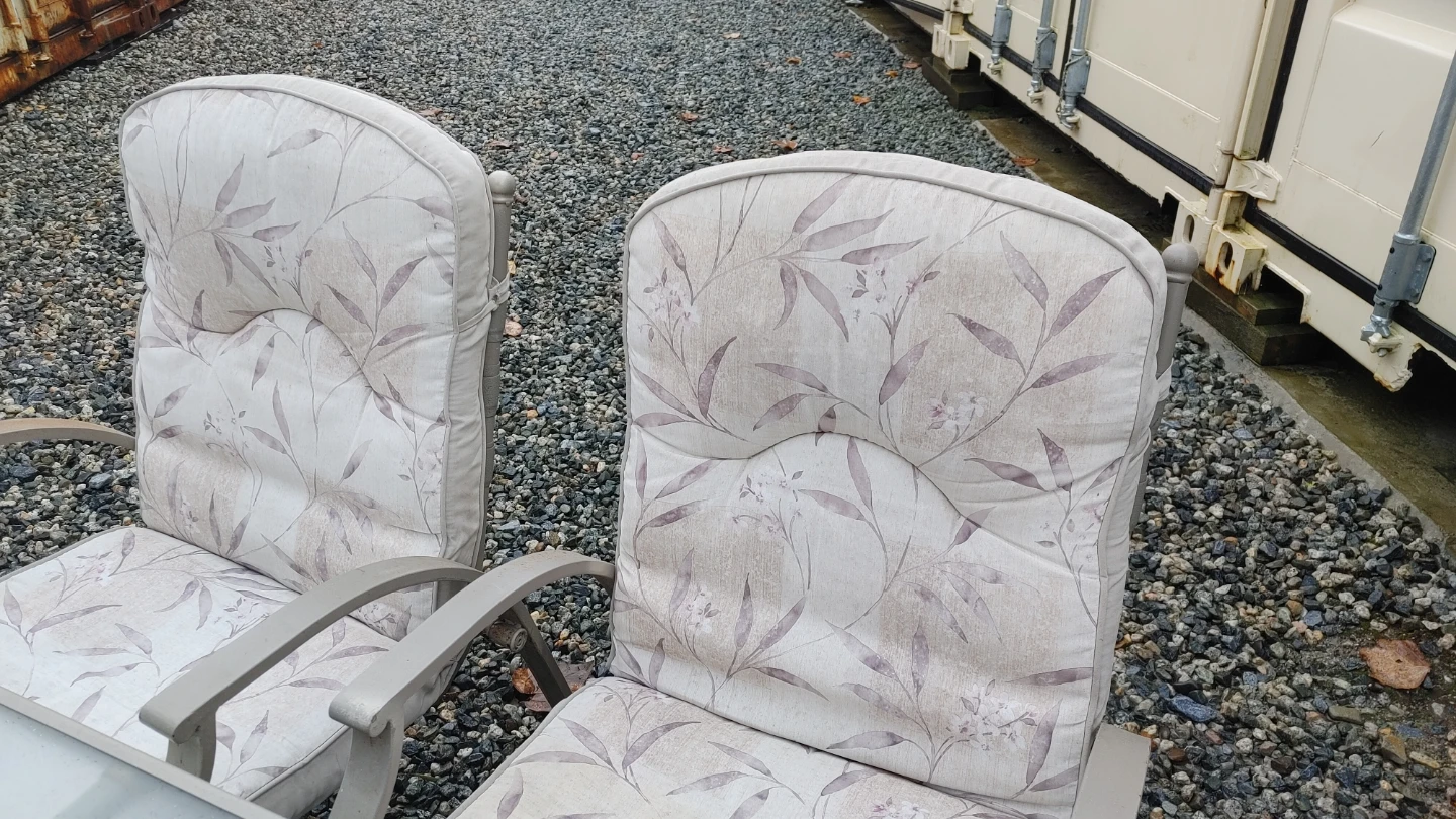 Patio Table with 6 Chairs - photo 4