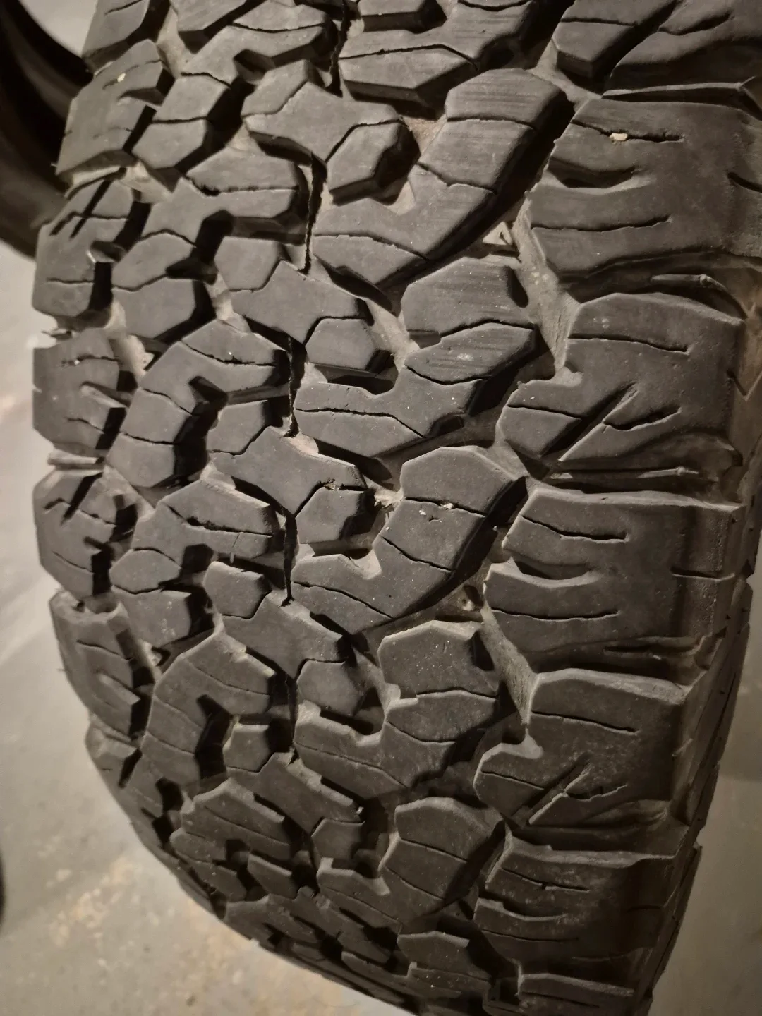 BFGoodrich All-Terrain T/A Tire LT275/65R18 image indicator(2)