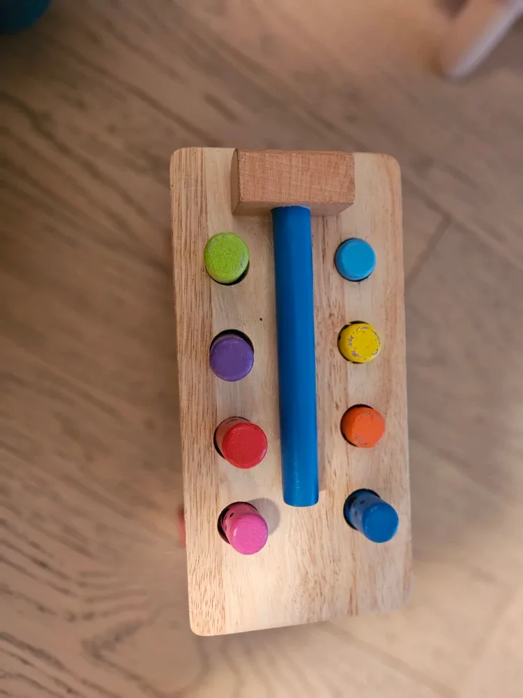 Hammering Toy with Smiling Pegs image indicator(2)