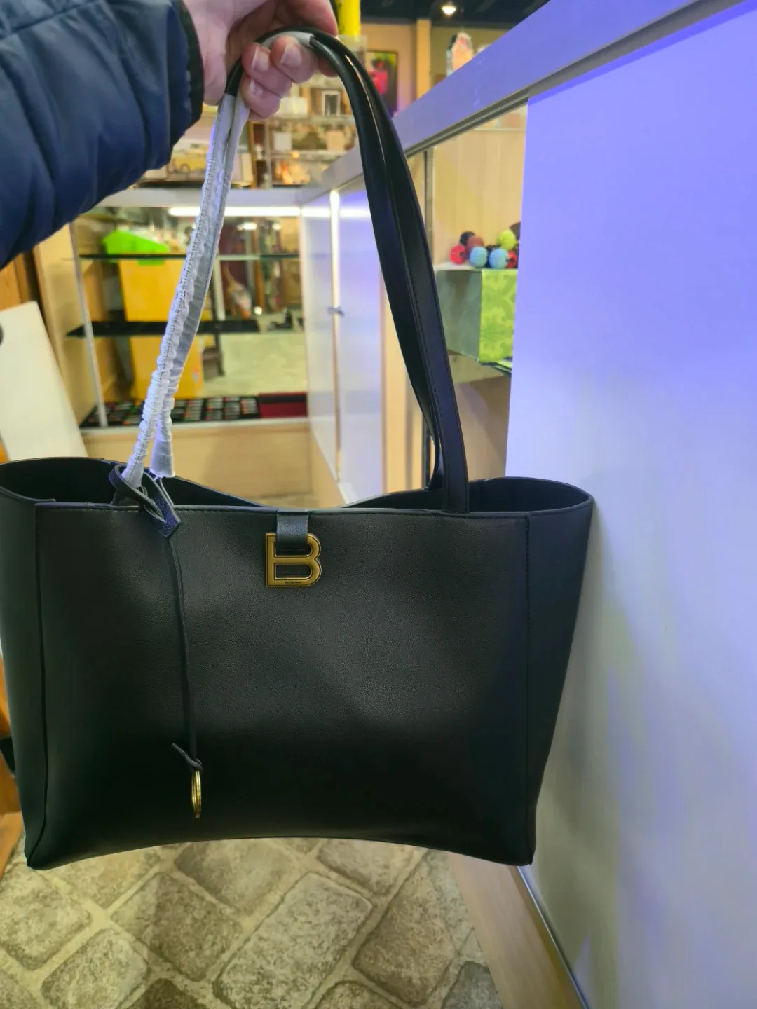 Luxury Clerance,Women’s Fashion,Bags,Belts,Watches & More image indicator(5)