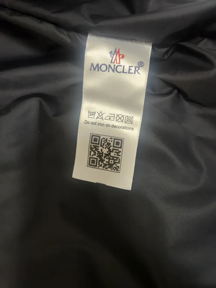 Moncler Black Puffer Jacket - Size L image indicator(5)
