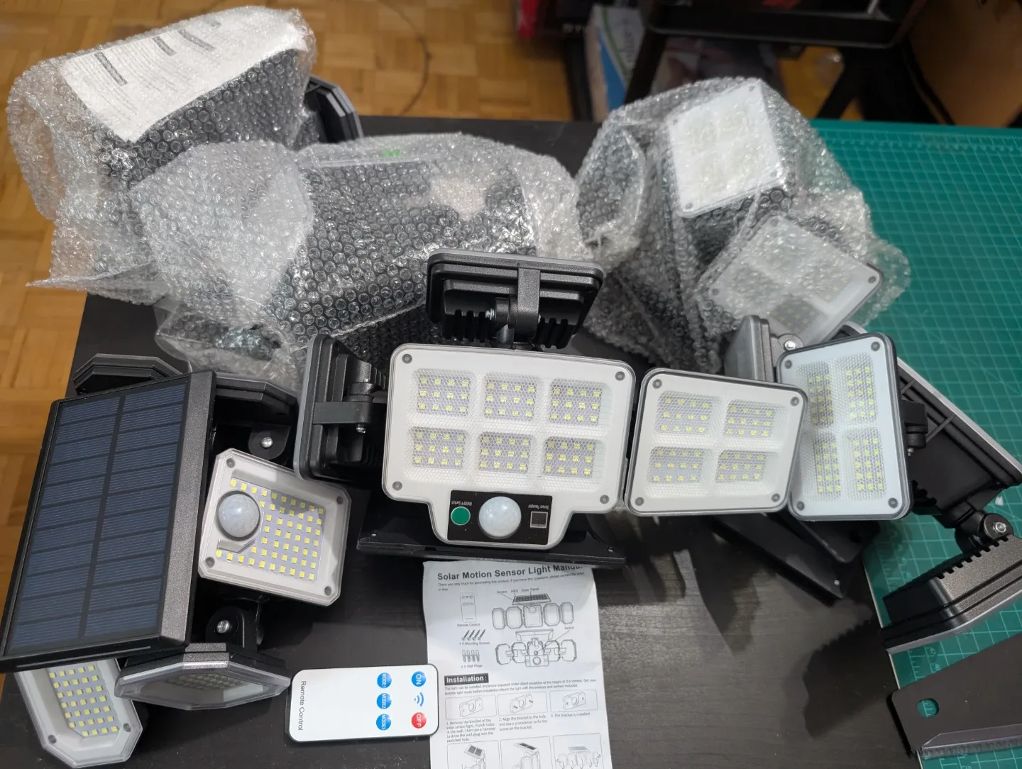 Solar Motion Sensor Light Set. Brand New! image indicator(3)