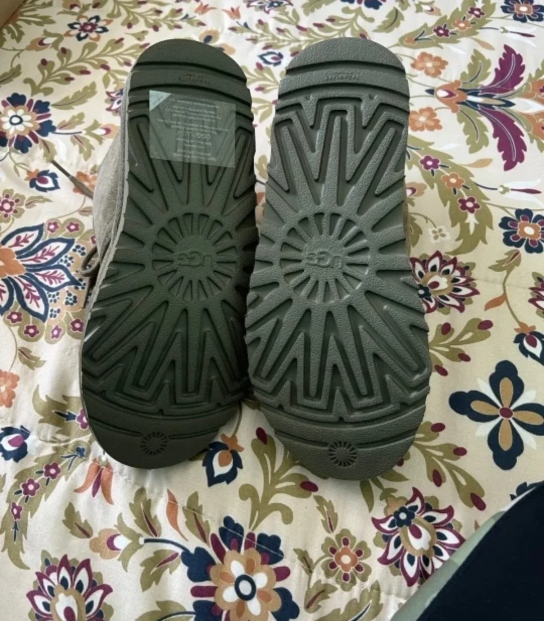 UGG Neumel Chukka Boots - Size 7 image indicator(3)