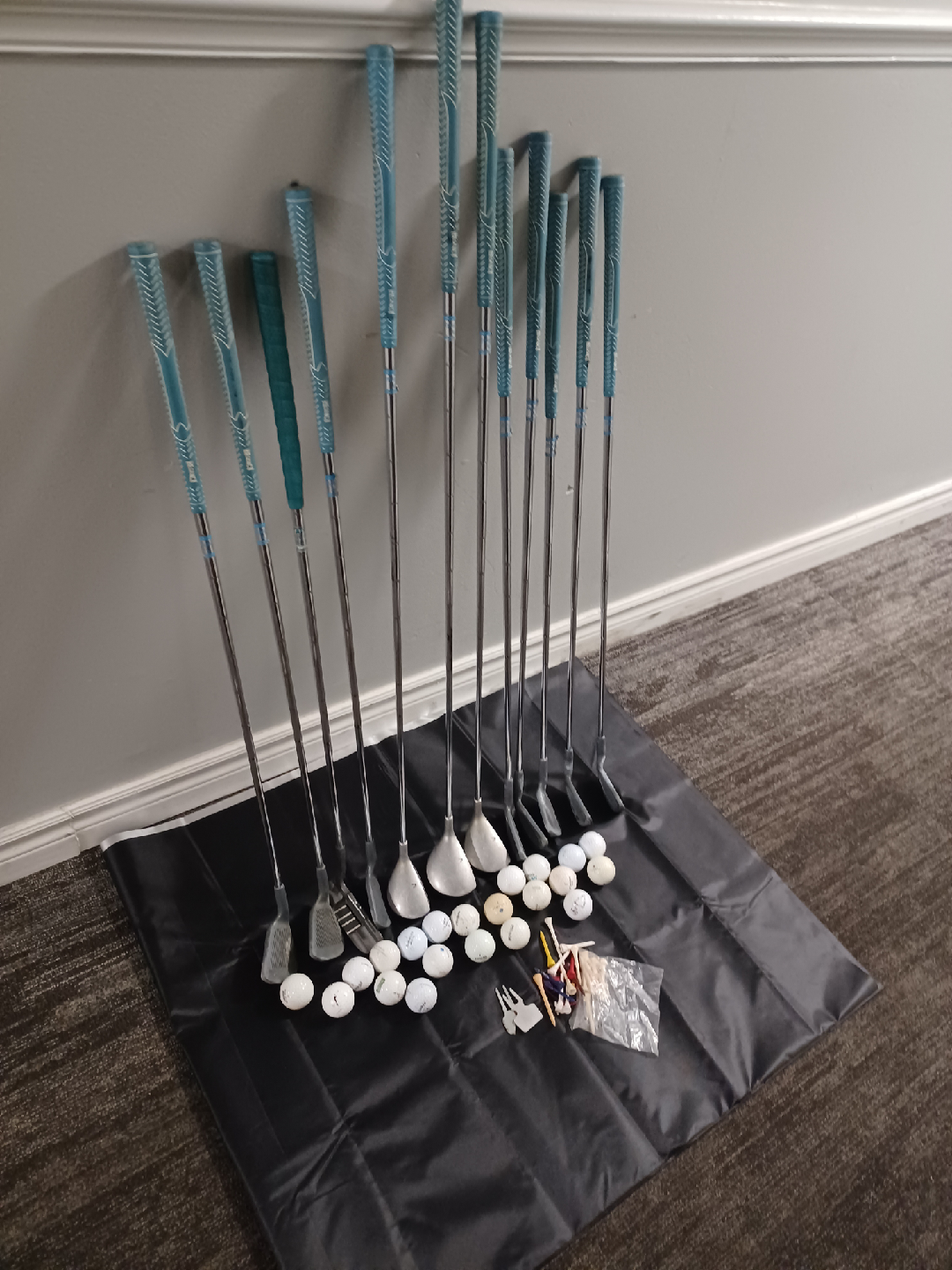 Set of Golf Clubs with Balls & Tees - photo 5
