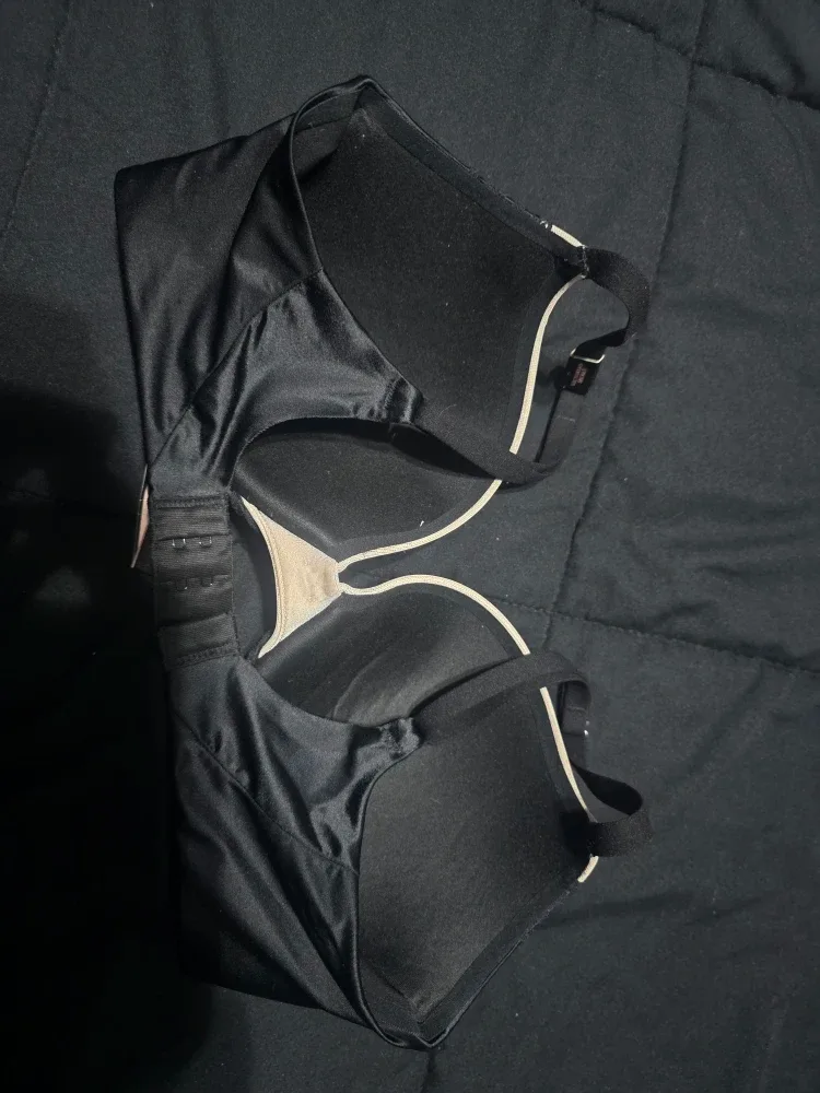Victoria's Secret Black Push-Up Bra - 32D image indicator(3)