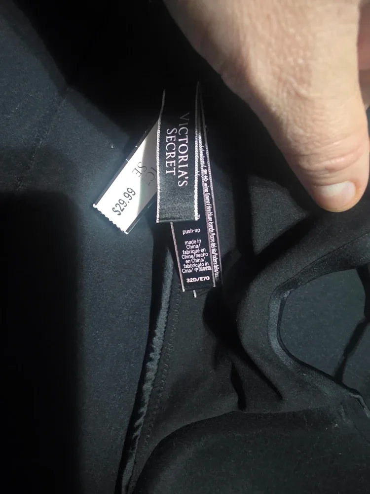 Victoria's Secret Black Push-Up Bra - 32D image indicator(5)