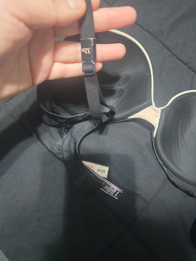 Victoria's Secret Black Push-Up Bra - 32D image indicator(7)