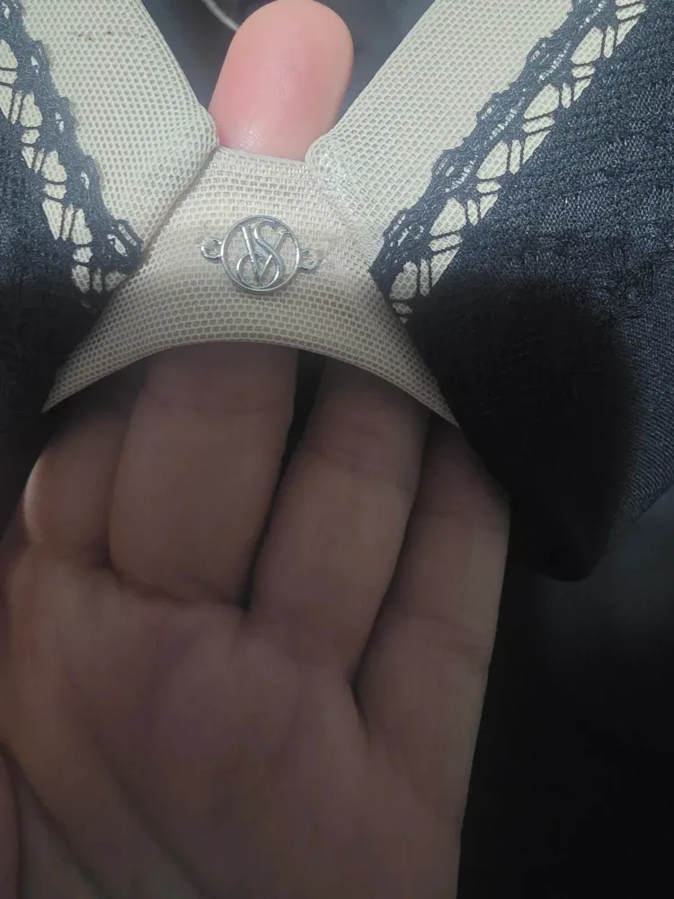 Victoria's Secret Black Push-Up Bra - 32D image indicator(8)