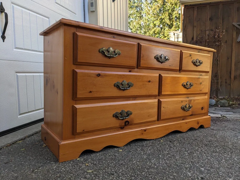 7 Drawer Dresser and Nightstand in Solid Pine image indicator(2)
