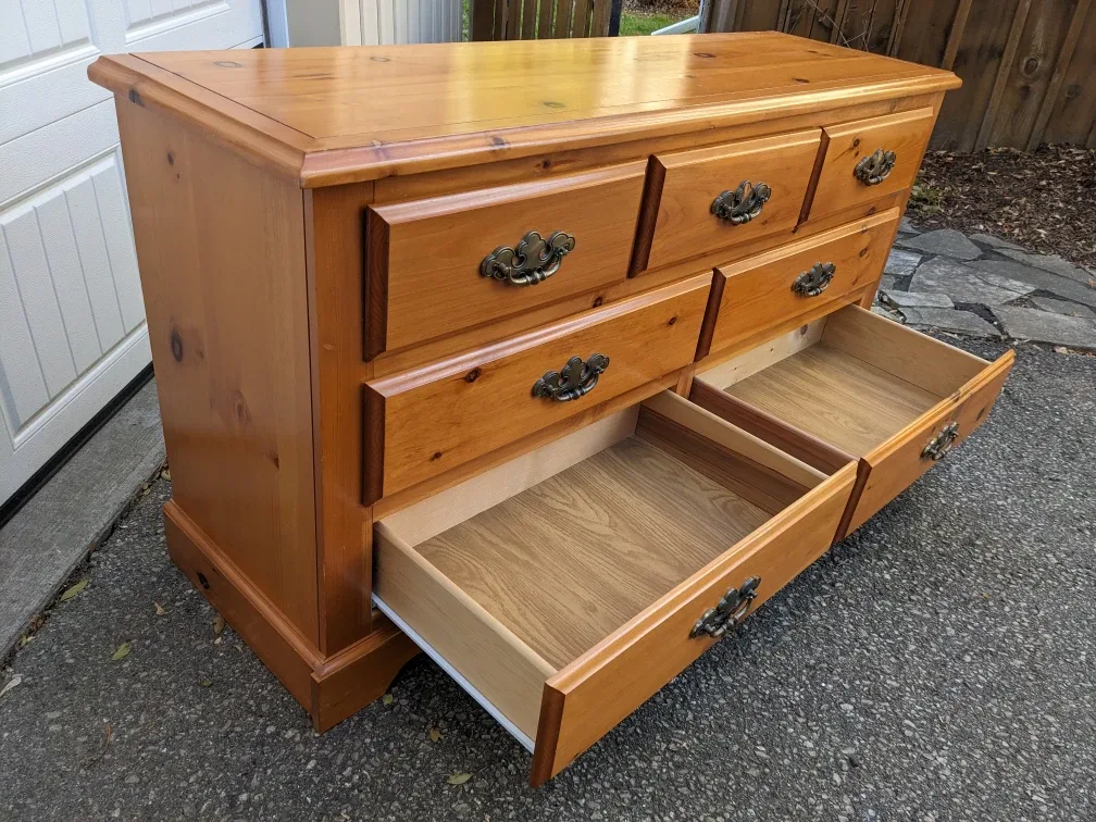 7 Drawer Dresser and Nightstand in Solid Pine image indicator(6)