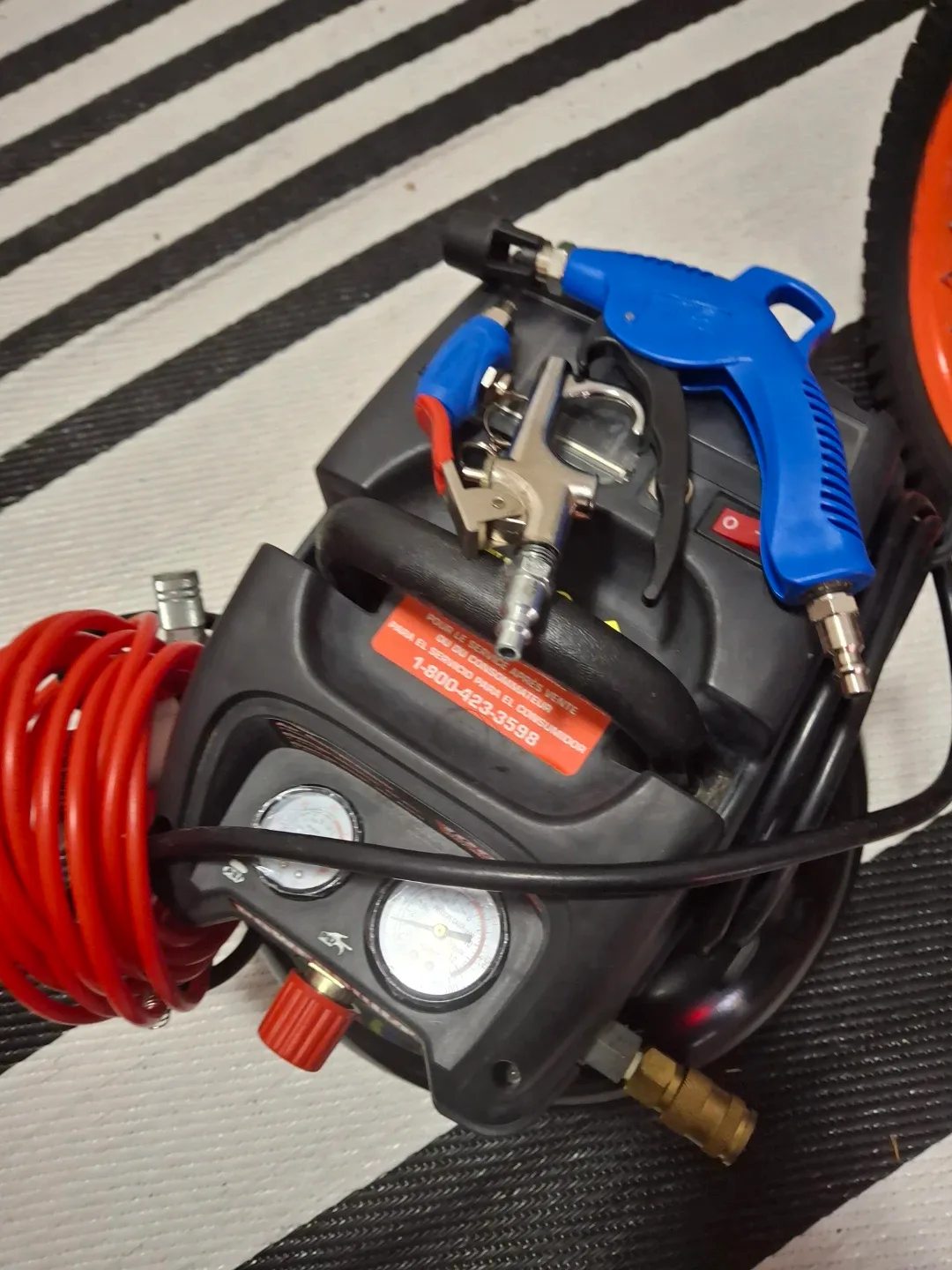 Powerbuilt 3 Gallon Air Compressor image indicator(2)