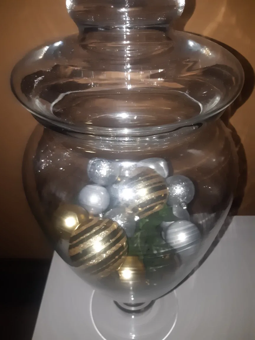 Glass Apothecary Jar with Lid image indicator(2)