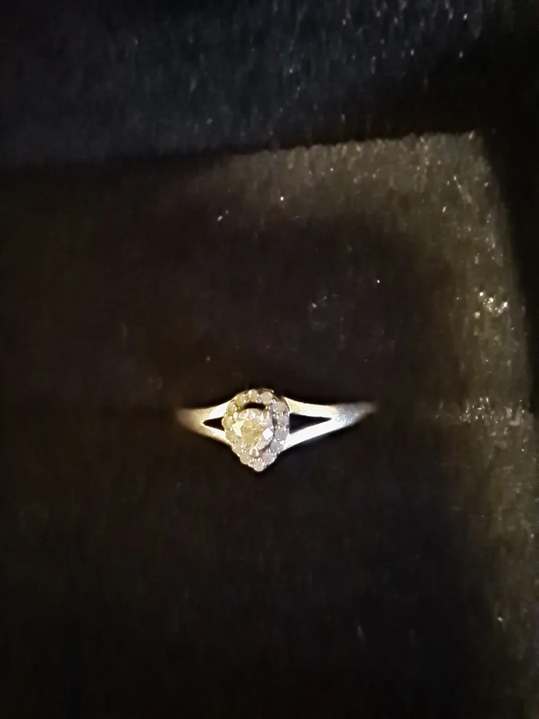 Peoples 10K Gold Diamond Ring image indicator(2)