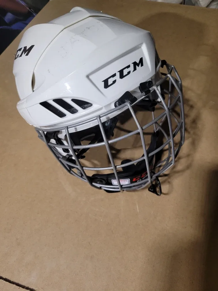 CCM Hockey Youth Helmet image indicator(2)