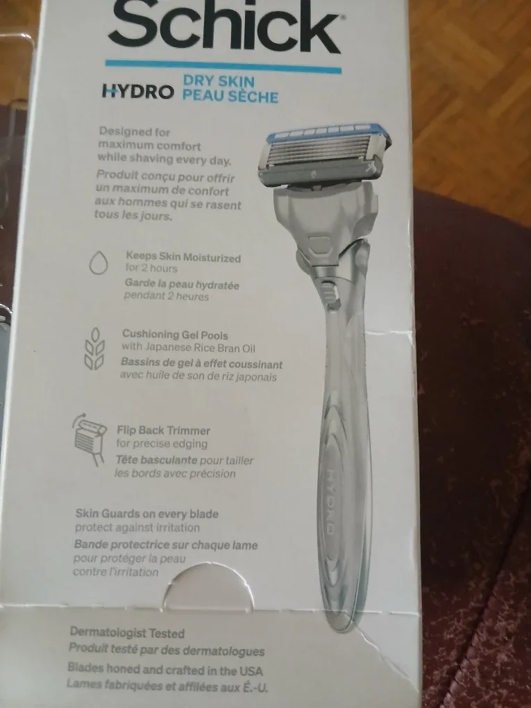 Schick Hydro Dry Skin Razor - New in Box! image indicator(3)
