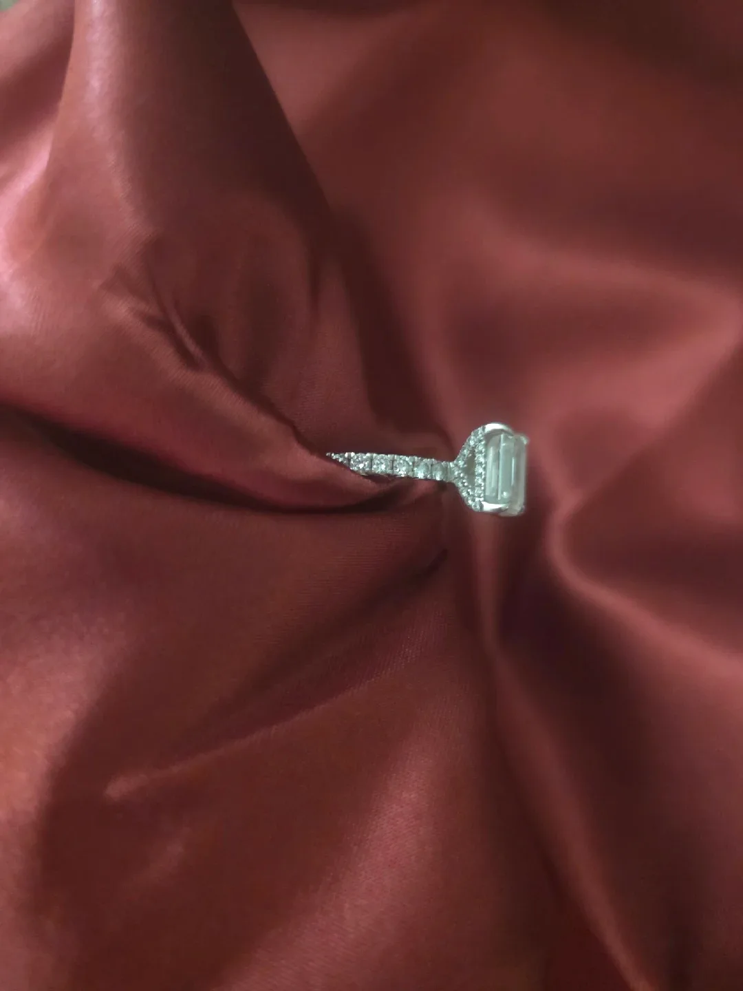 Emerald Cut Diamond Engagement Ring image indicator(4)