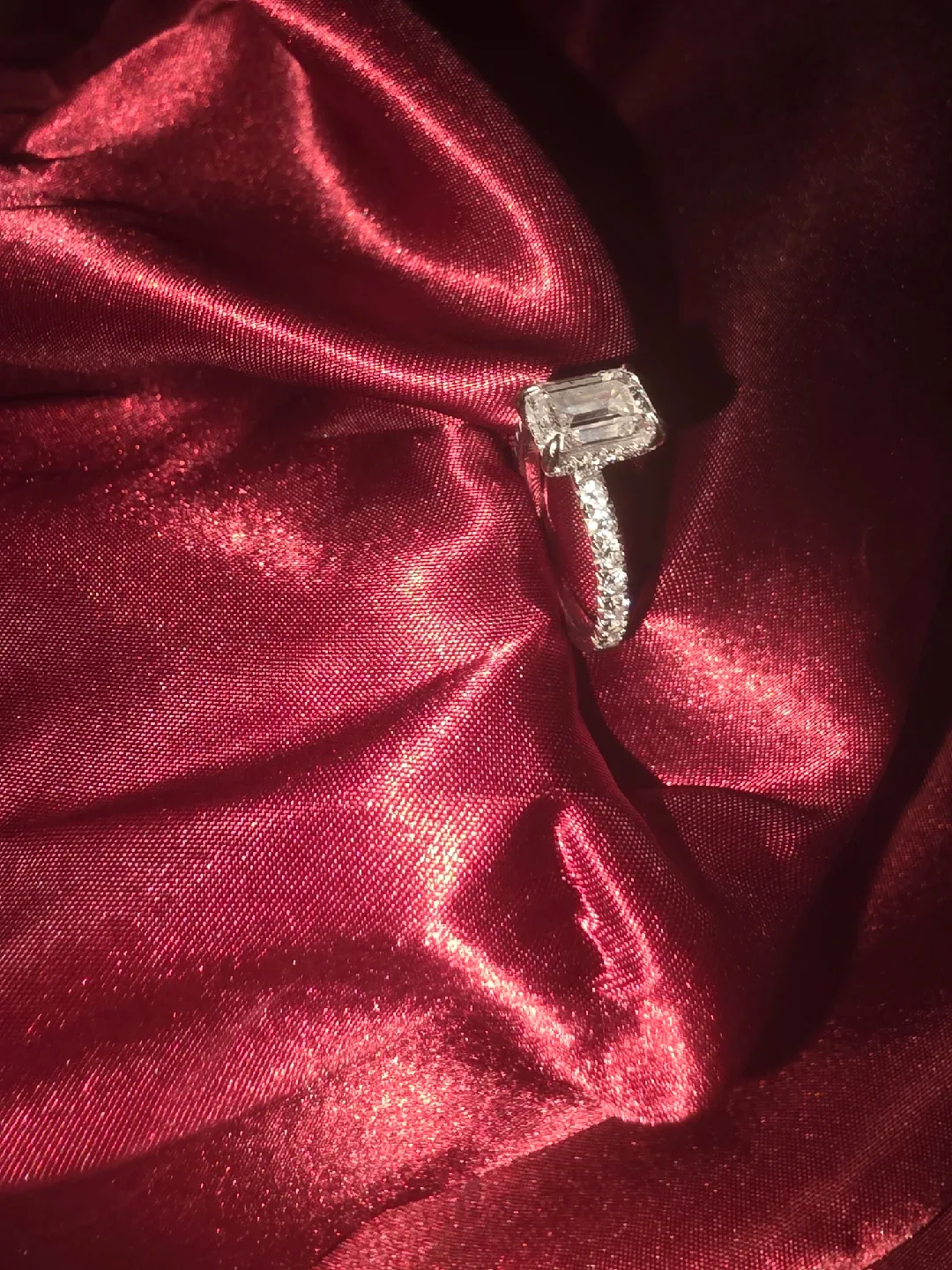 Emerald Cut Diamond Engagement Ring image indicator(5)