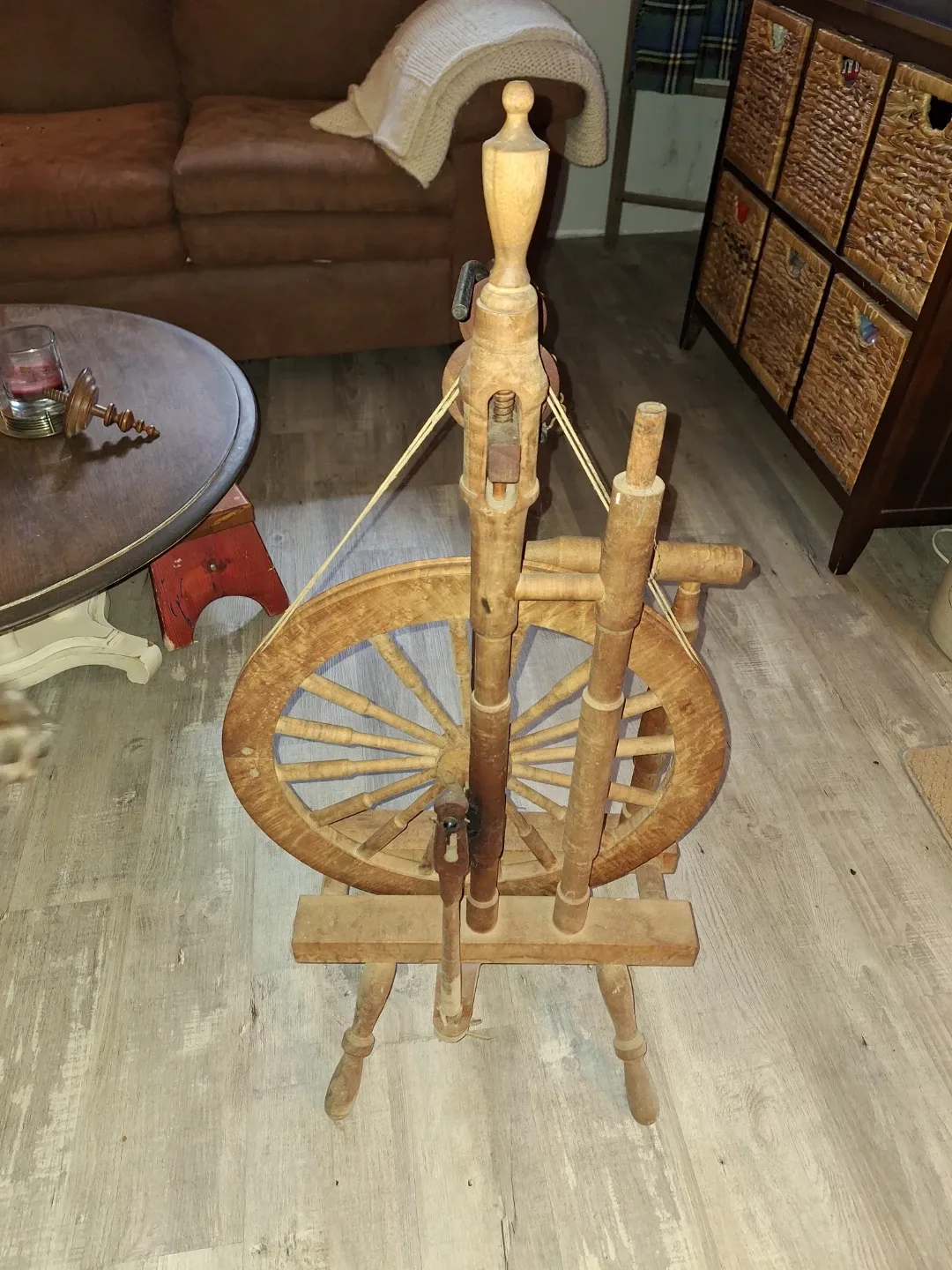 Antique Wooden Spinning Wheel image indicator(3)