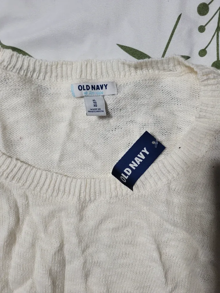Old Navy Cream Sweater - XL