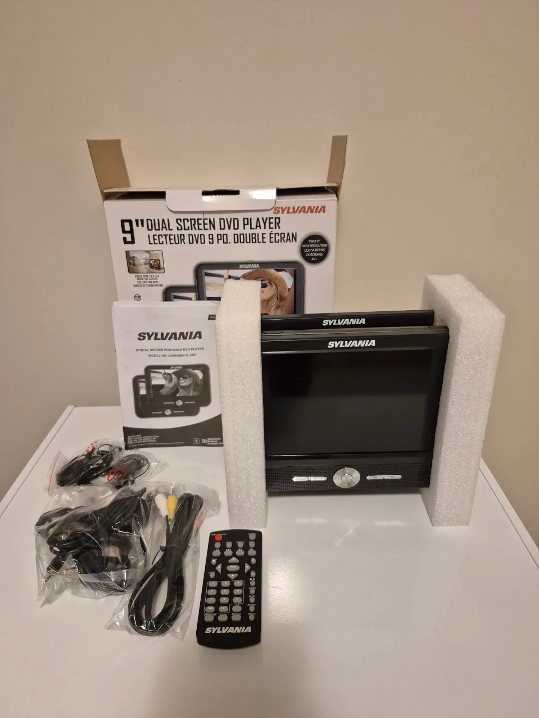 Sylvania 9" Dual Screen DVD Player - Like New! image indicator(4)