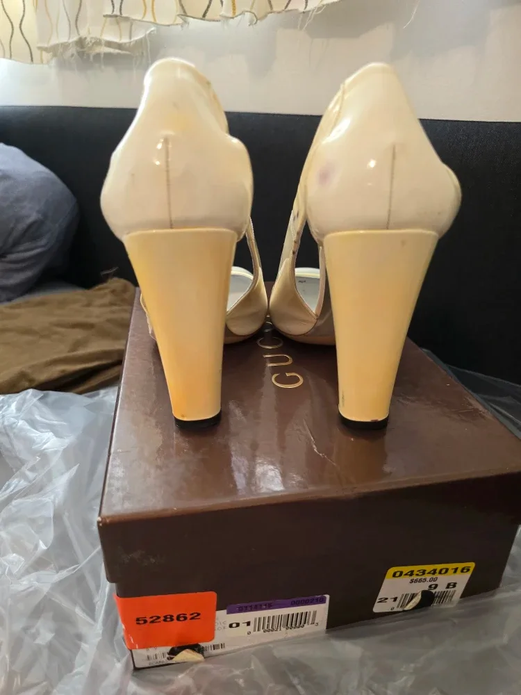 VINTAGE Gucci Heels Size 9 Beige ( AS IS ) image indicator(2)