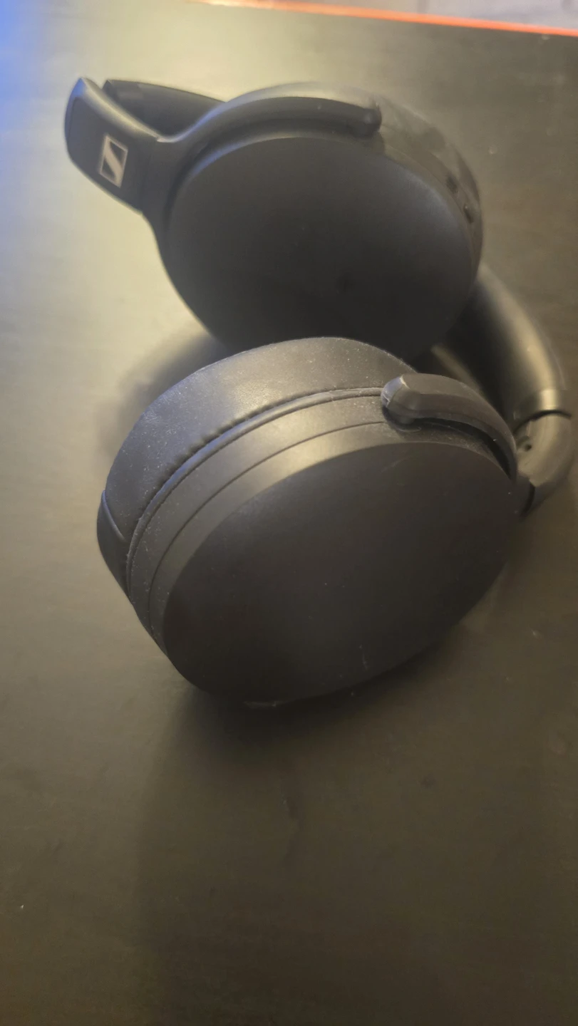 Sennheiser Headphones  hd 350 bt - Great Condition - photo 3