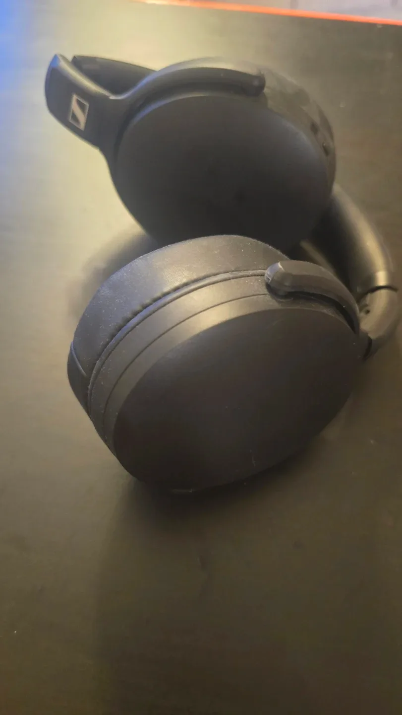 Sennheiser Headphones  hd 350 bt - Great Condition image indicator(3)