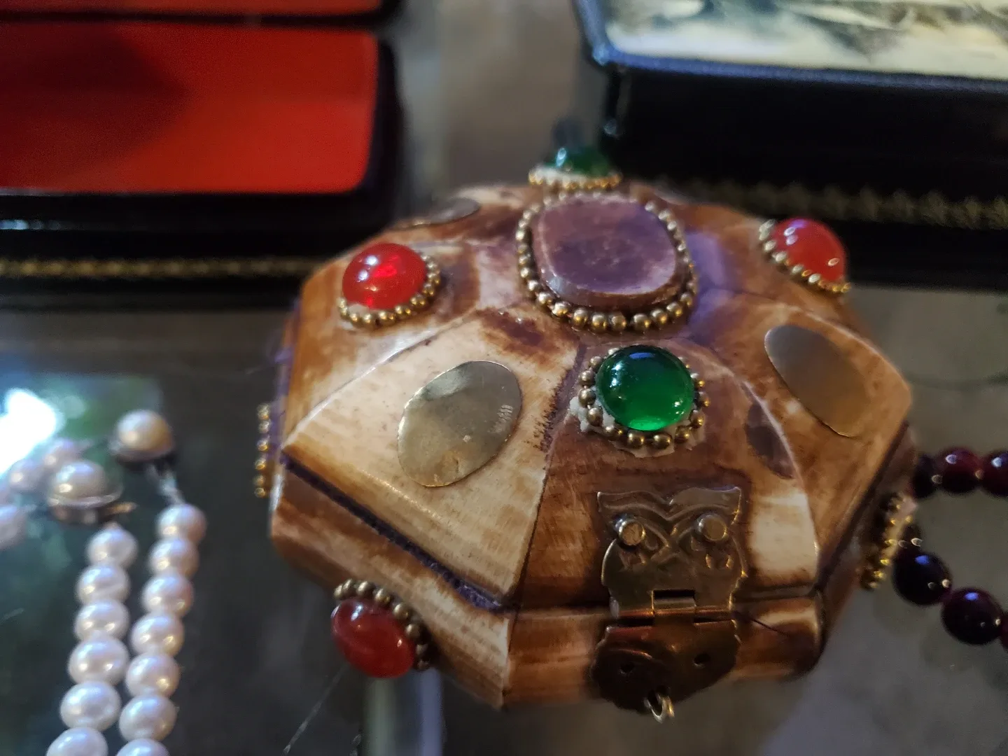 Vintage Beaded Trinket Box image indicator(2)