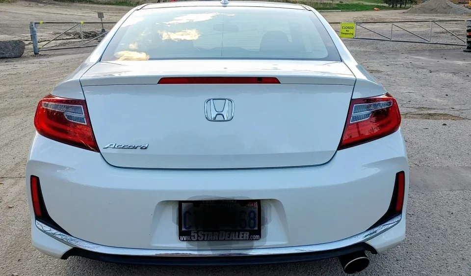 White Honda Accord Coupe image indicator(4)