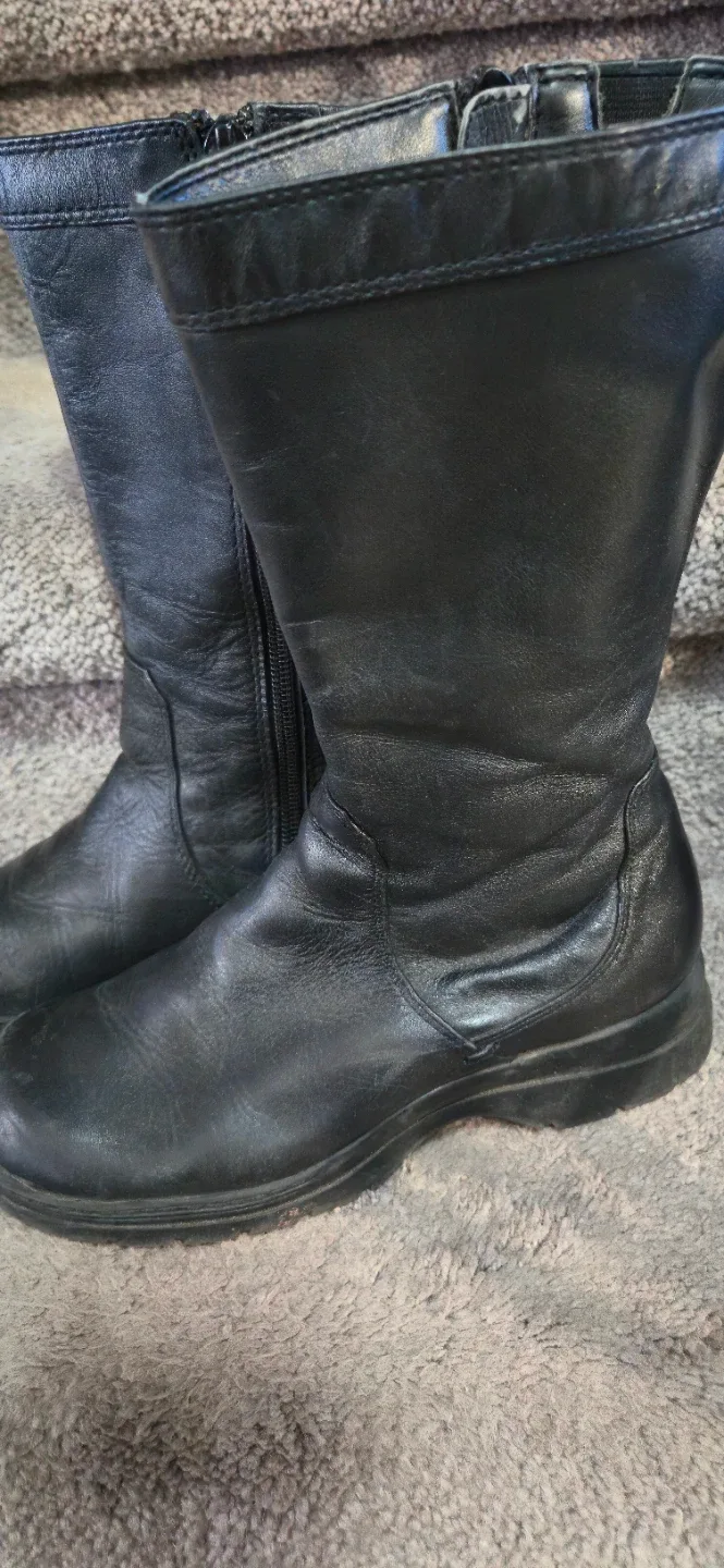 Hush Puppies Black Leather Boots image indicator(4)