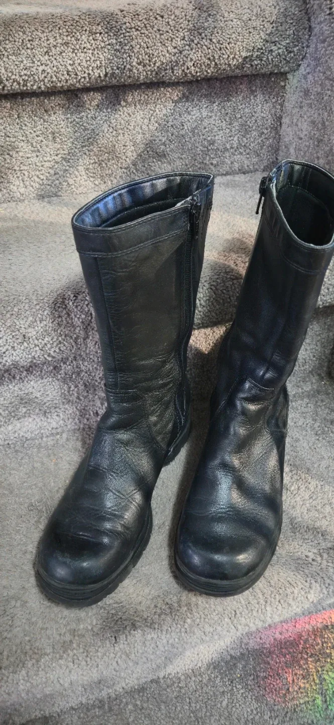 Hush Puppies Black Leather Boots image indicator(5)