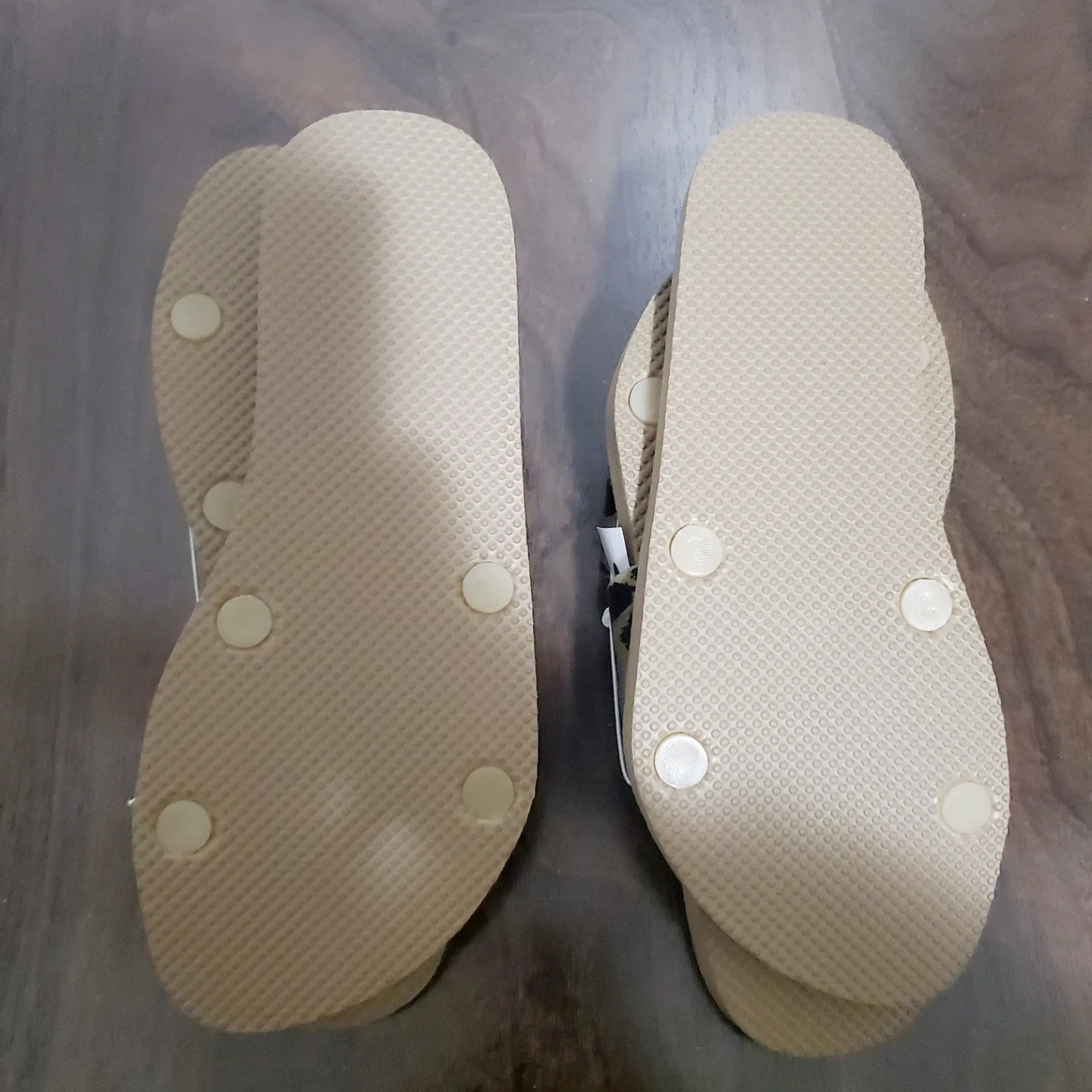 Old Navy Slippers image indicator(2)