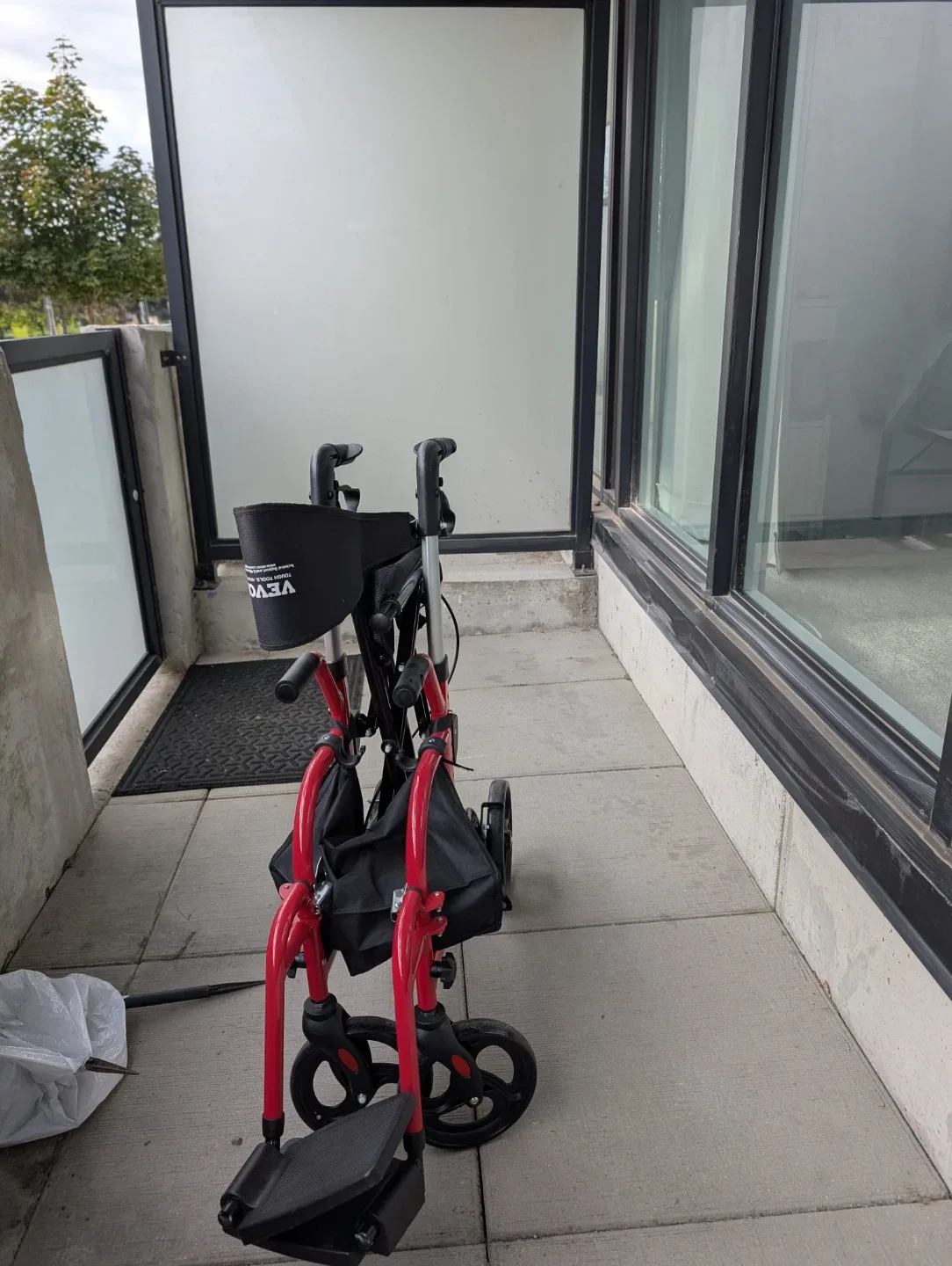 Vevor Red & Black Rolling Walker with wheel chair image indicator(3)