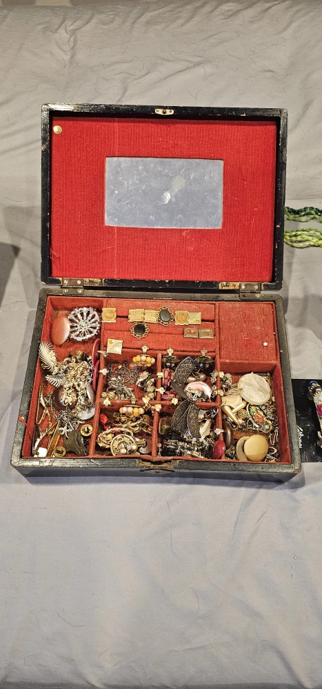 Vintage Jewelry with boxes - photo 4