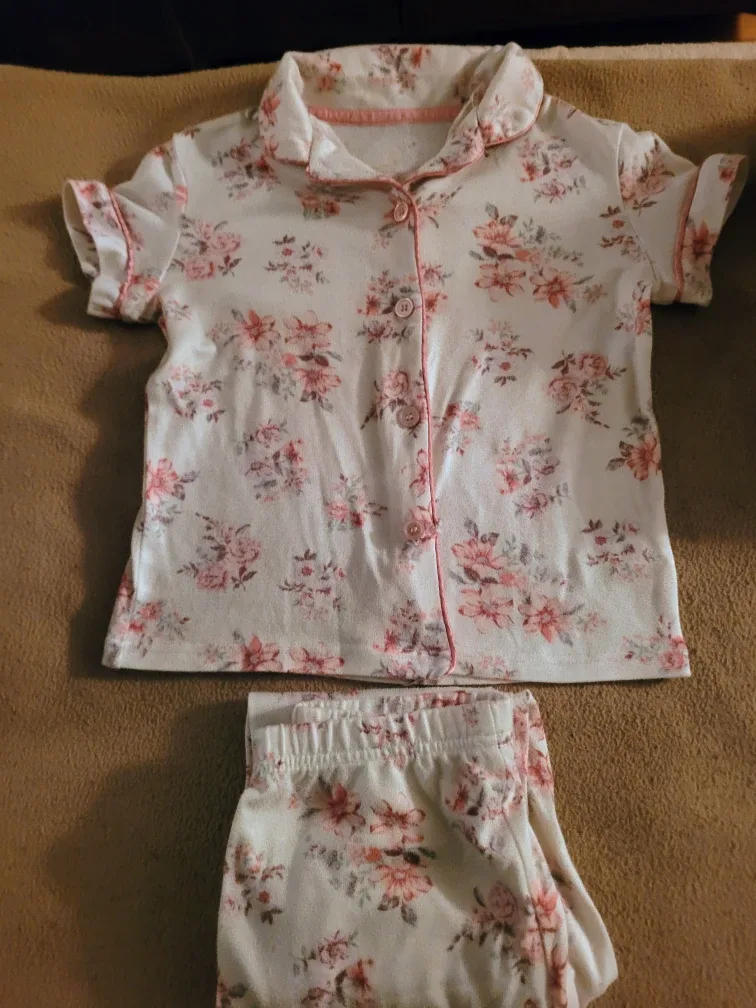 Girls Size 5 Floral Pajama Set🥕🎯 thrifty pick
